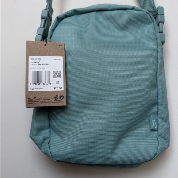 NIKE Green Crossbody Bag Adjustable Strap NWT - Picture 4 of 5